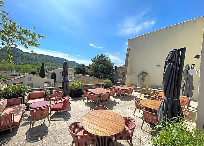 Le Victoria Boutique Hotel - Charme Au Coeur Du Village Historique - Accueil Velo - Seminaire - Bar Lounge - Piscine