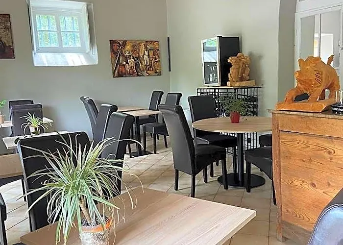 Logis Hotel Le Domaine De La Regaliere