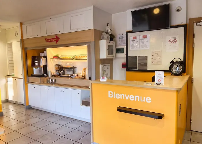 Unisotel Bollene A7 Renove Ex-Hotel F1