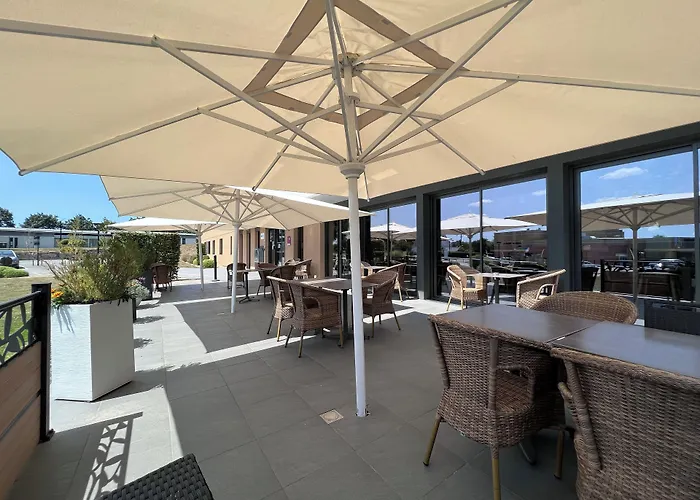 Brit Hotel Ploermel - Hotel de l'Hippodrome