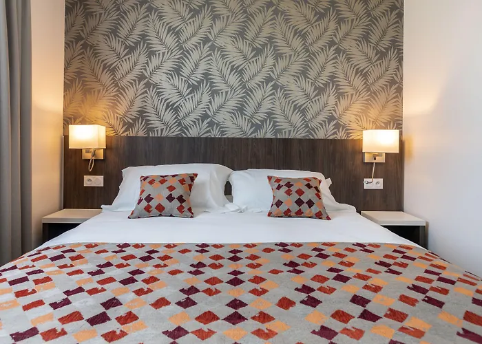 Brit Hotel Ploermel - Hotel de l'Hippodrome