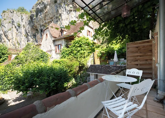 Logis Hôtels - Hôtel Restaurant Domaine Les Falaises