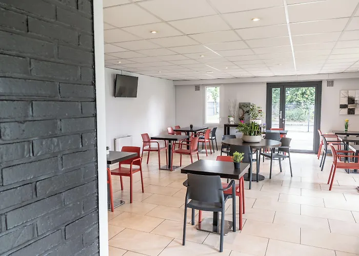 OUT Hôtel In Nantes-Carquefou