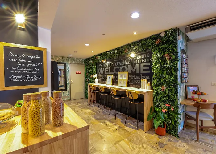 Ostal Hotel Pau Universite