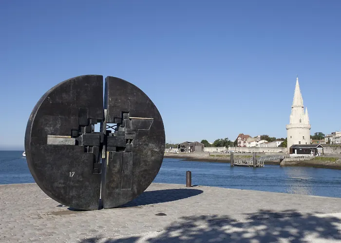 Hôtel Les Gens de Mer La Rochelle by Popinns**
