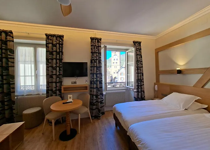 Logis Hotel De La Tour
