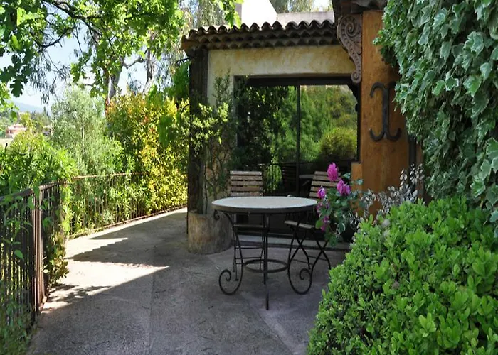 Chateau Hotel La Vignette Haute