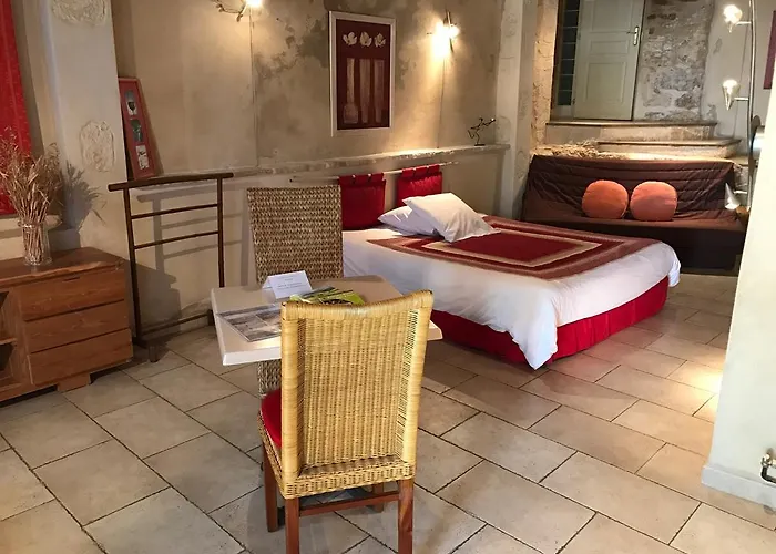 Logis Le Mas Et La Flambee Du Luberon