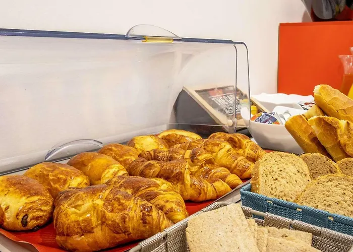 Comfort Hotel Au Firmament Asnieres-Sur-Seine